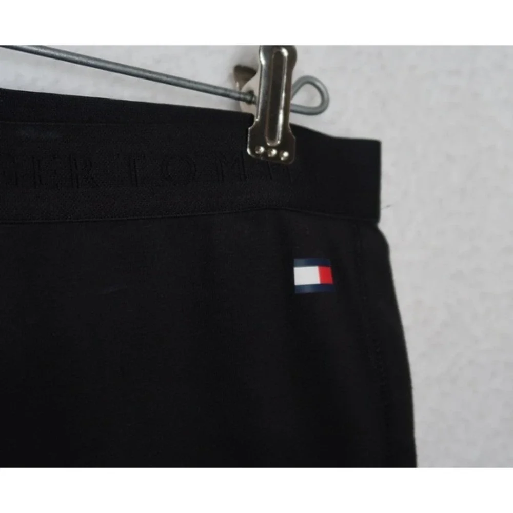 Tommy Hilfiger Women's Black High Waisted Biker Shorts‎ Sz M Lightweight Outdoor